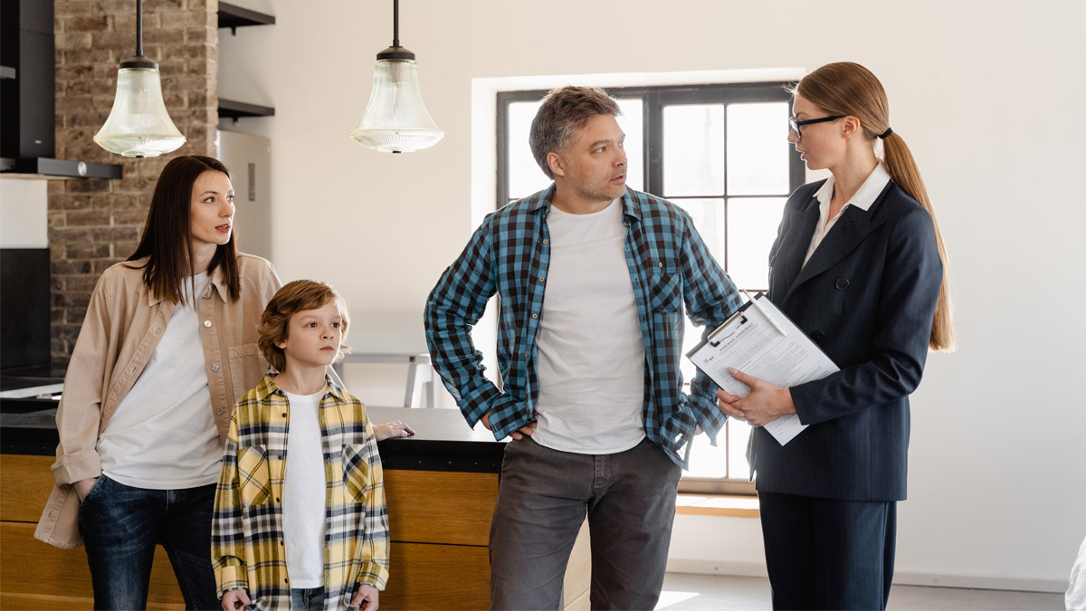 Family arguing with their real estate agent